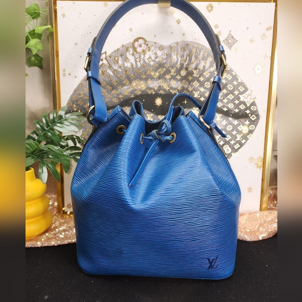 Authentic Louis Vuitton Noe Epi Drawstring Bag - Picture 3 of 16